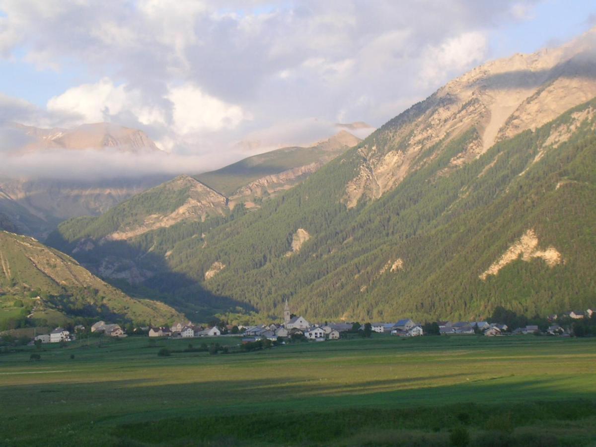 Hotel Restaurant Le Chamois 昂塞勒 外观 照片